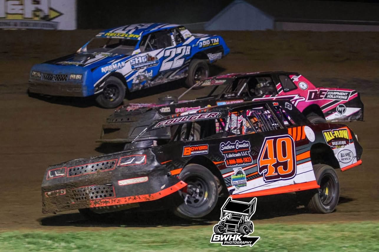 No. 49 leading a three-wide battle on the dirt